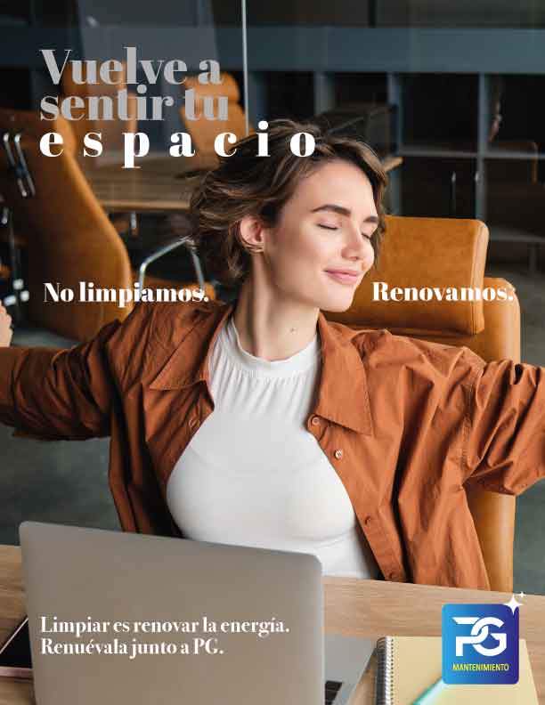 Persona disfrutando su espacio de trabajo renovado — Vuelve a sentir tu espacio
